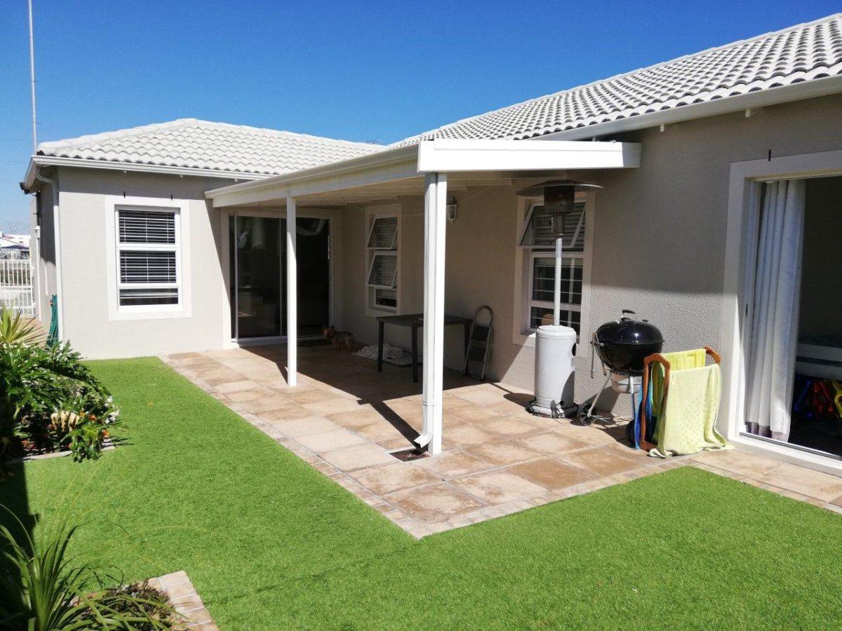 LUXURY IN SIZZLING SUNNINGDALE WITH TABLE MOUNTAIN VIEWS Talk to