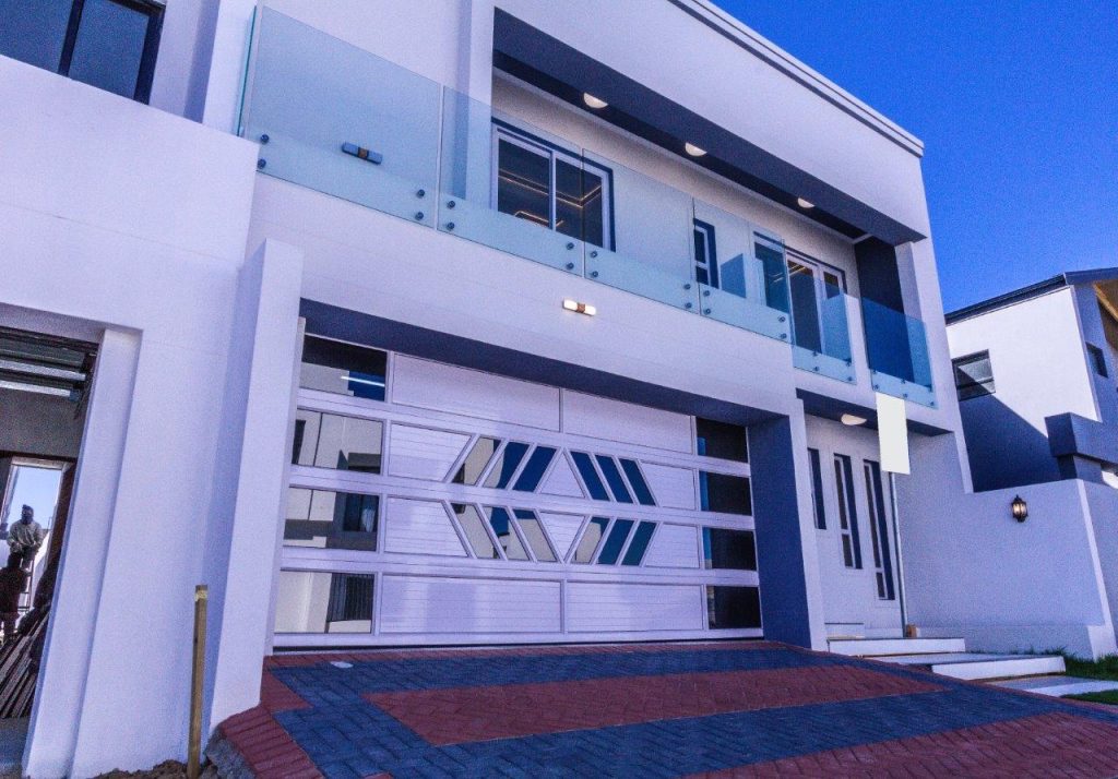 JAW-DROPPING LUXURY: BRAND NEW HOME WITH NO TRANSFER DUTY