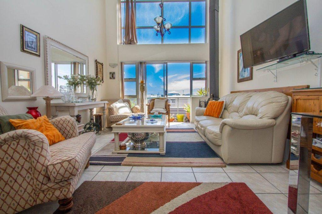 EXCITING MODERN NEW YORK-STYLE LOFT APARTMENT