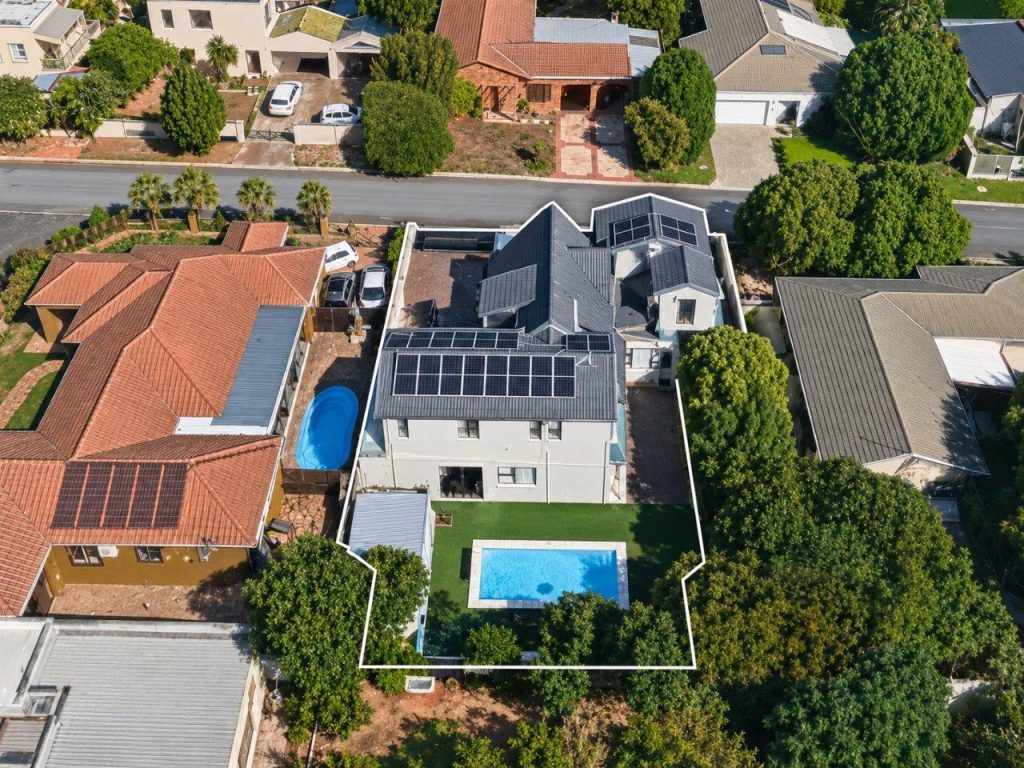 LUXURY INCOME-GENERATING MANSION WITH LOVELY VIEWS