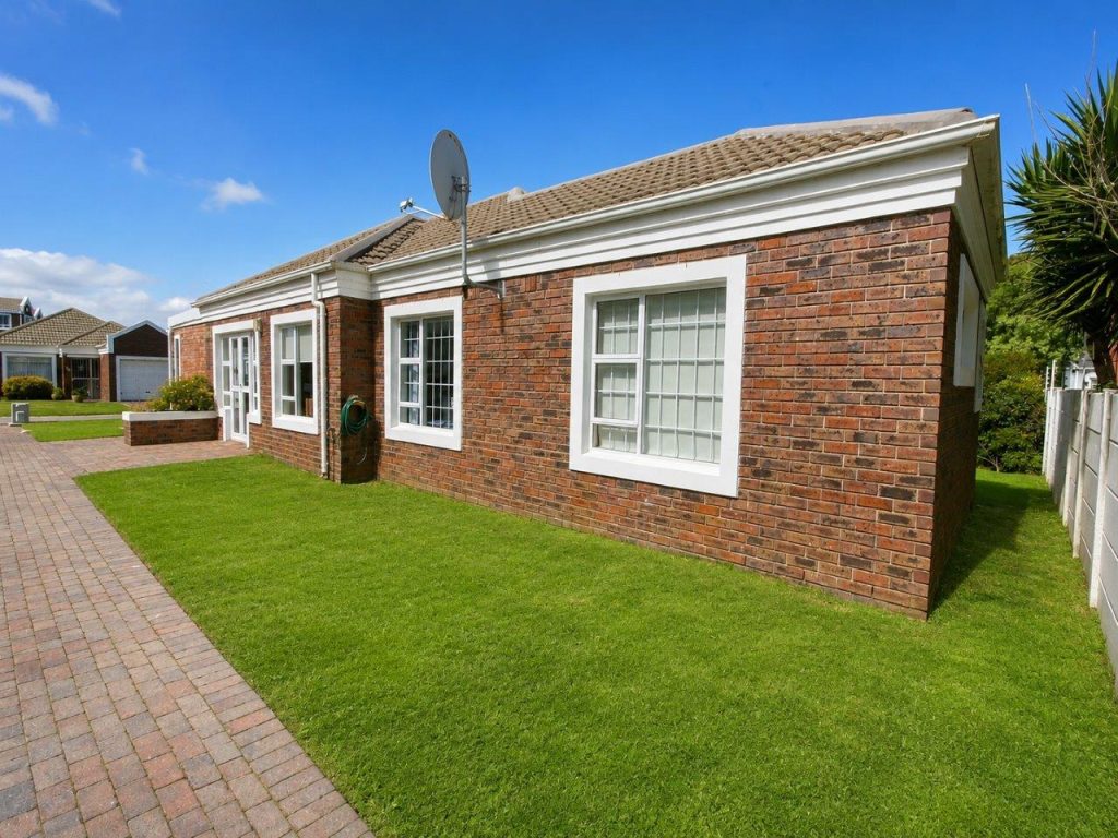 LUXURY LIVING IN ELITE 24 HR SECURITY RETIREMENT ESTATE IN PARKLANDS