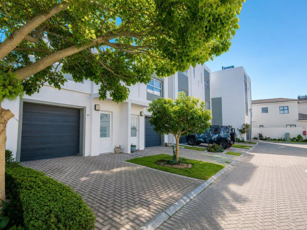 TRENDY TRIPLE-STOREY IN SECURE ESTATE IN SOUGHT AFTER PARKLANDS NORTH